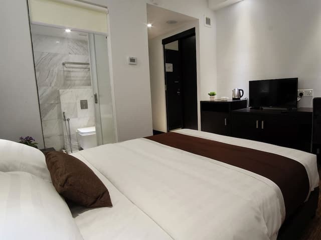 Standard Queen Room