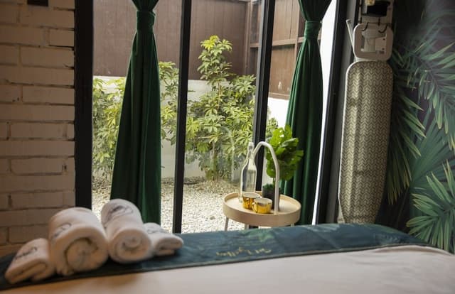 Room, Garden View