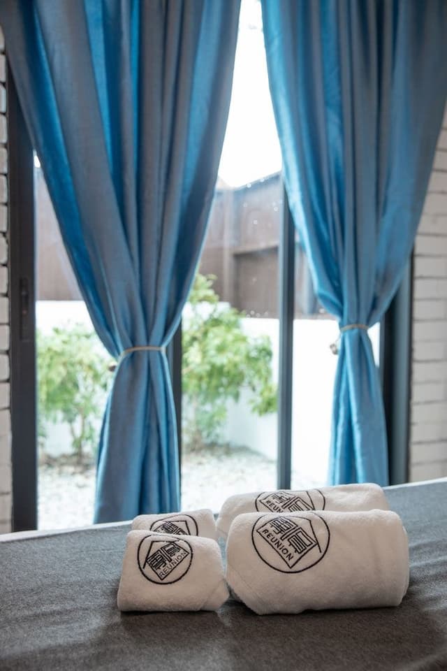 Room, Garden View