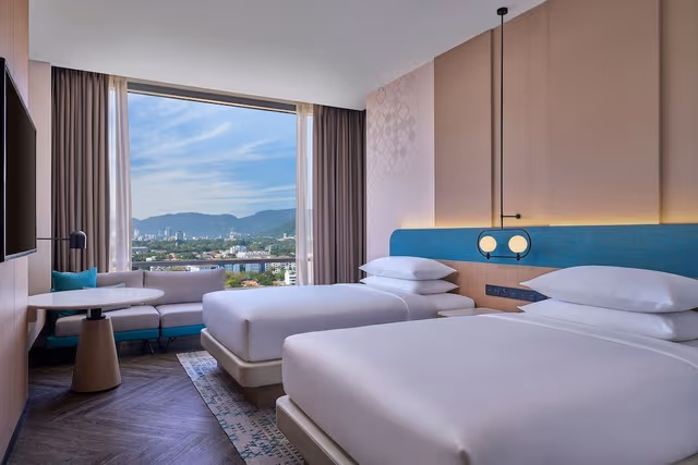 Club Room, 2 Twin Beds, City View