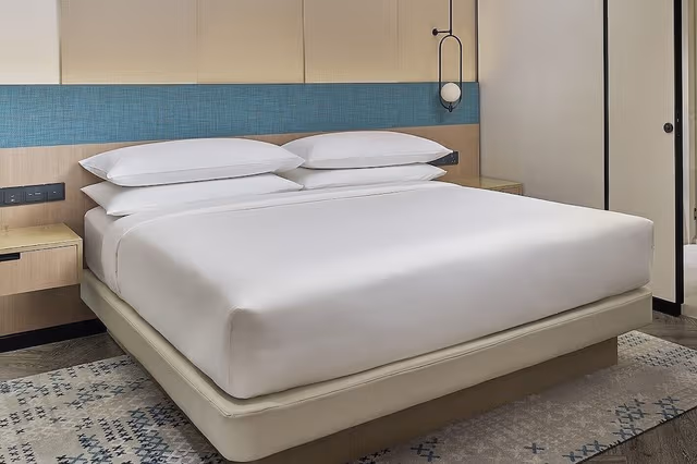 Club Room, 1 King Bed, Sea View