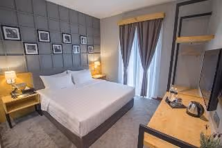 DOUBLE DELUXE KING BED