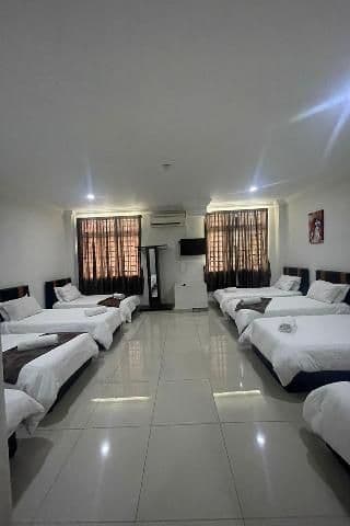 Room CAPACITY 9