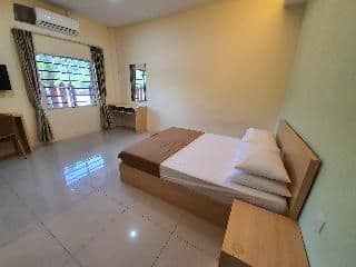 Bed in dormitory WITH SHARED BATHROOM