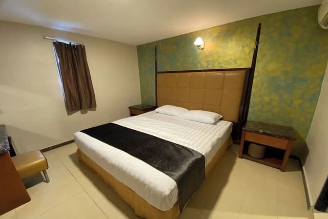 Deluxe King Bed