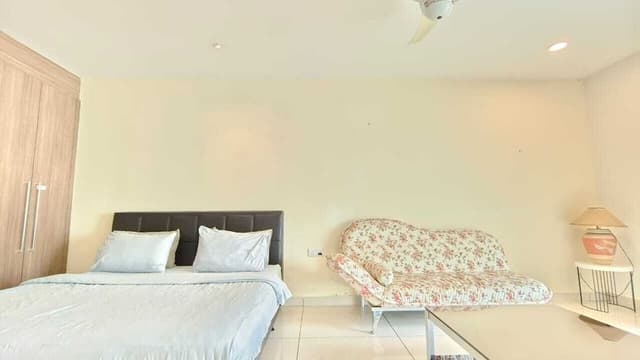 Standard Studio, 1 King Bed, Balcony, City View