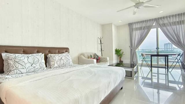 Standard Studio, 1 King Bed, Balcony, City View