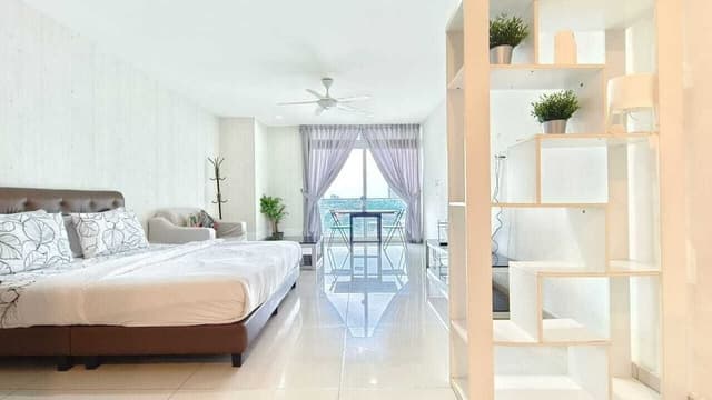 Standard Studio, 1 King Bed, Balcony, City View