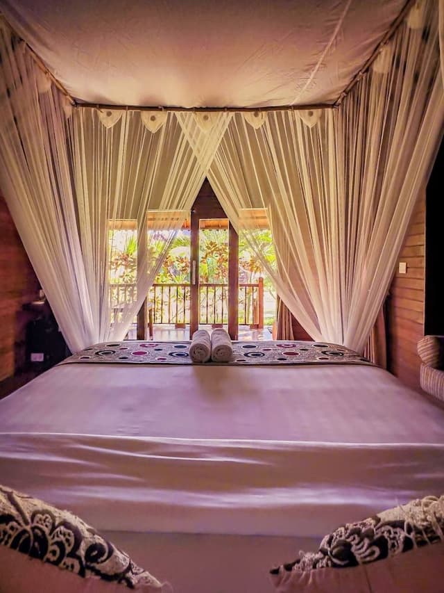 Deluxe Double Room, 1 King Bed, Balcony, Garden View