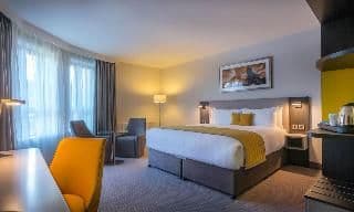 DOUBLE EXECUTIVE KING BED