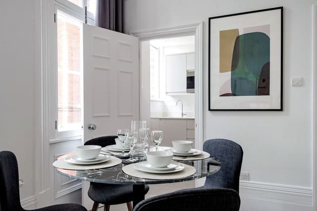 The Pavilion Road Suite