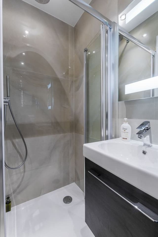 Double Room (1)