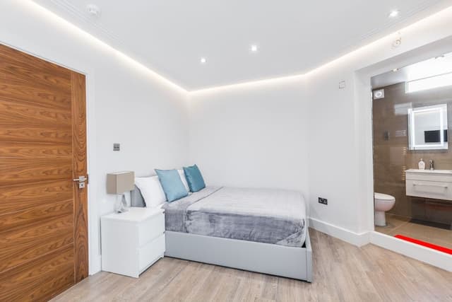 Double Room (1)