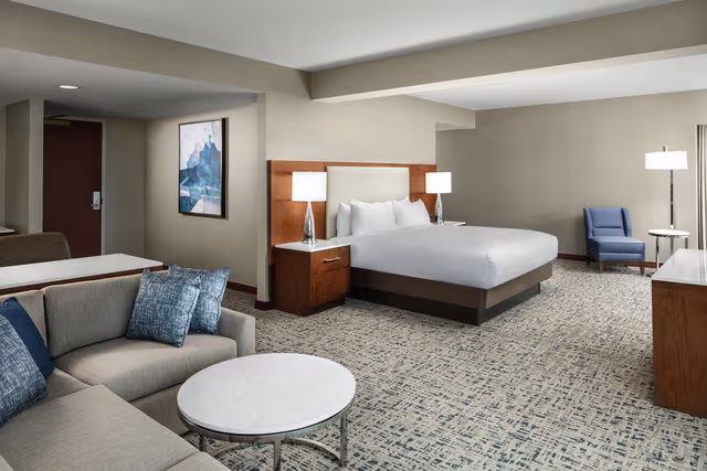 1 KING JUNIOR SUITE