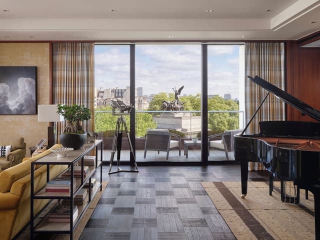 The Peninsula Suite, 1 King Bed