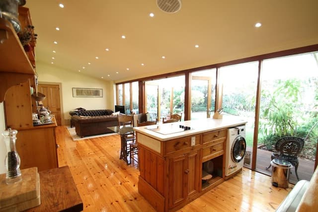 Bishop's Garden Suite - 82 Molesworth Street