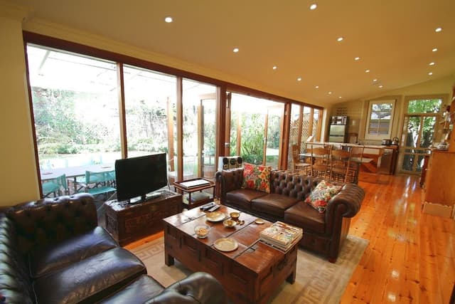 Bishop's Garden Suite - 82 Molesworth Street