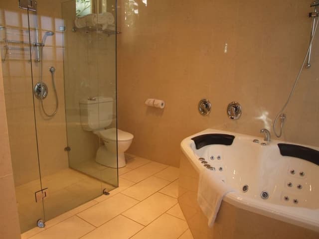 Bishop's Garden Suite - 82 Molesworth Street