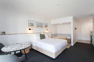 DOUBLE KING SIZE BED