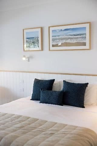 DOUBLE KING SIZE BED