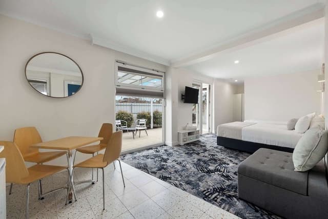 Superior Room, Multiple Beds, Kitchenette, Courtyard Area