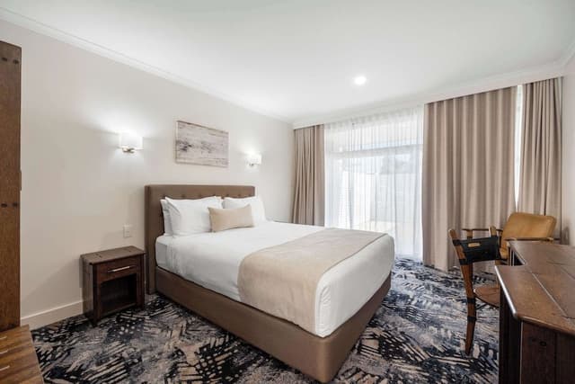 Deluxe Room, 1 Queen Bed, Garden View
