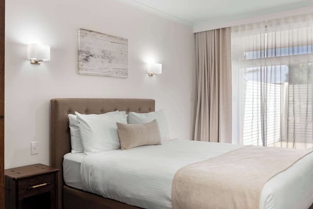 Deluxe Room, 1 Queen Bed, Garden View