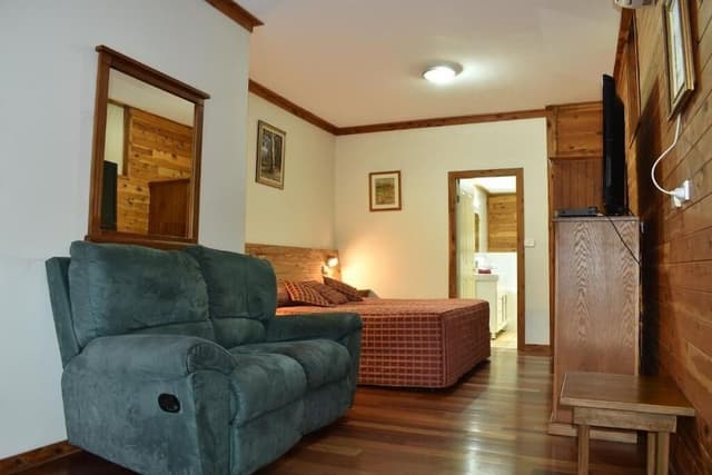 Deluxe Room, 1 King Bed, Jetted Tub, Garden View