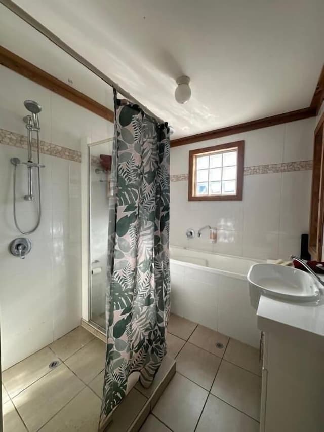 Deluxe Room, 1 King Bed, Jetted Tub, Garden View