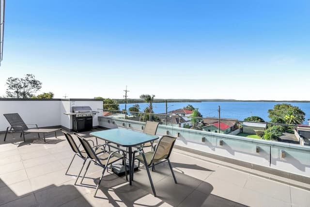 Deluxe Queen Penthouse
