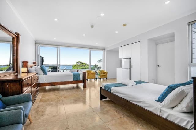 Family Apartment, 4 Queen Bedrooms