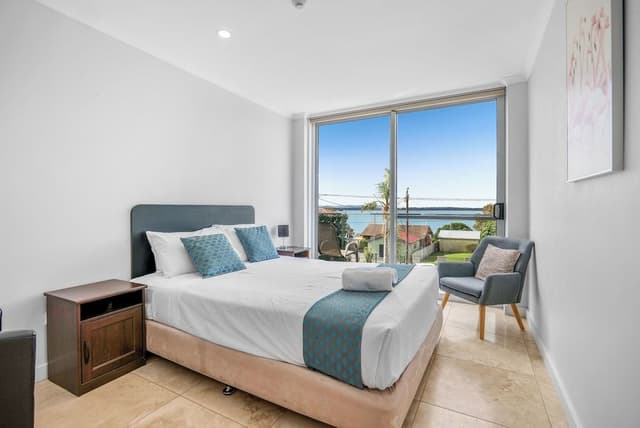 Family Apartment, 4 Queen Bedrooms