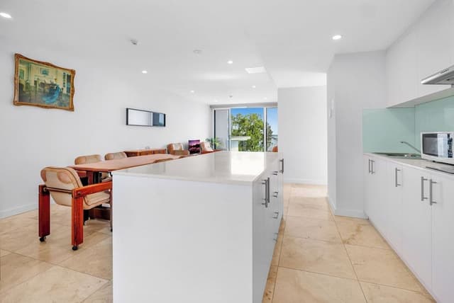 Family Apartment, 4 Queen Bedrooms