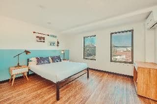 DOUBLE SUPERIOR QUEEN BED