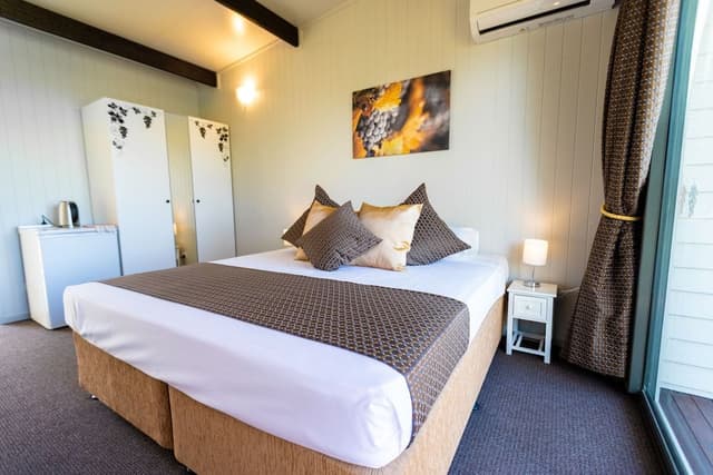 Luxury Double Room, 1 King Bed, Lake View