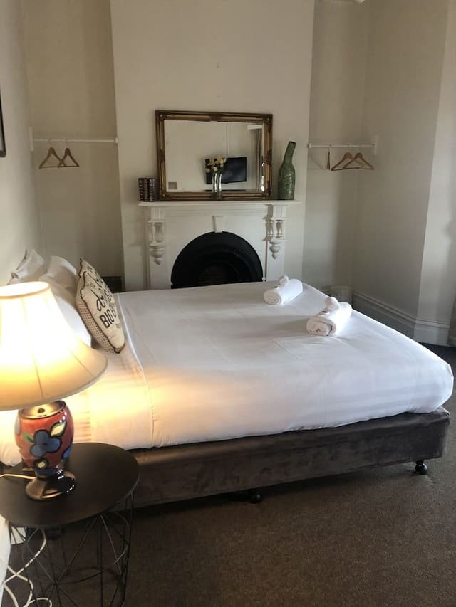 Comfort Double Room, 1 King Bed, Shared Bathroom