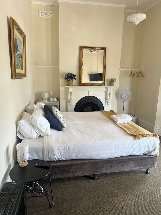 Comfort Double Room, 1 King Bed, Shared Bathroom