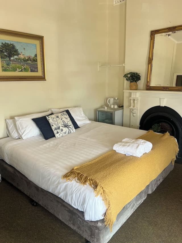 Comfort Double Room, 1 King Bed, Shared Bathroom