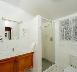 Double or Twin GARDEN VIEW TWO QUEEN BEDS