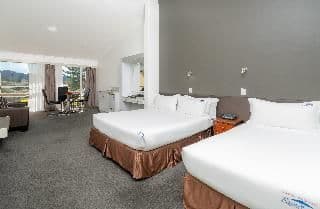 DOUBLE SUPERIOR KING BED