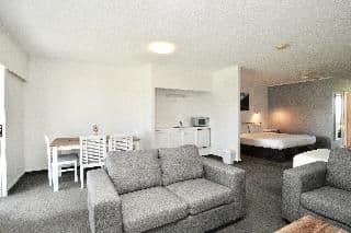 TRIPLE DELUXE TWO BEDS
