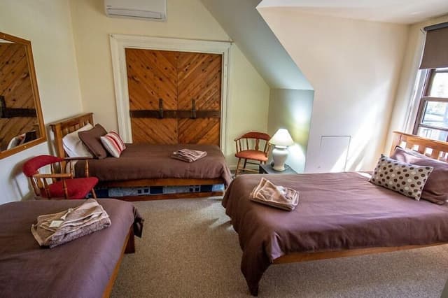 Basic Triple Room, Shared Bathroom (Gold Nugget Room)