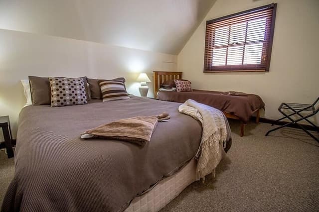 Basic Triple Room, Shared Bathroom (Gold Ingot Room)