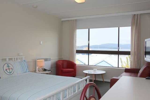 Standard Studio Suite, 1 Queen Bed, River View
