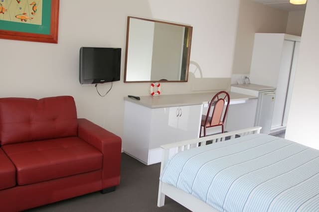 Standard Studio Suite, 1 Queen Bed, River View