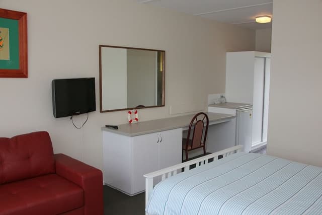 Standard Studio Suite, 1 Queen Bed, River View