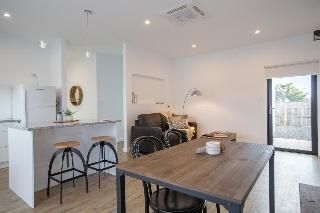 Island Quarters1
