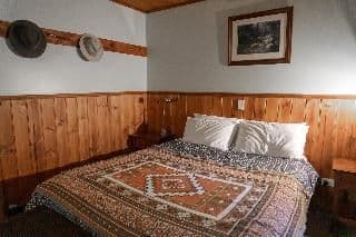 STUDIO DELUXE QUEEN BED