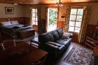 STUDIO DELUXE QUEEN BED