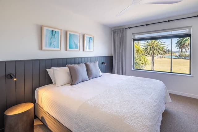 Beachfront Two Bedrooms (King)